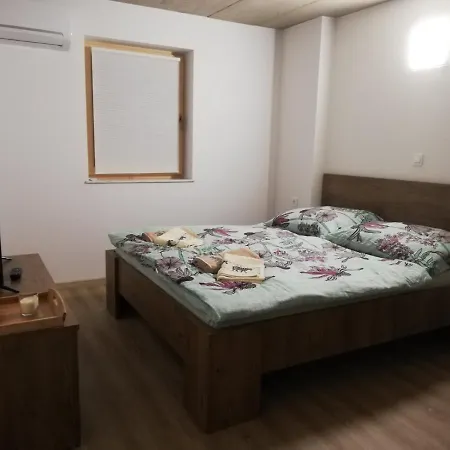 לינה וארוחת בוקר Sobe, - Vina Kauran 3*